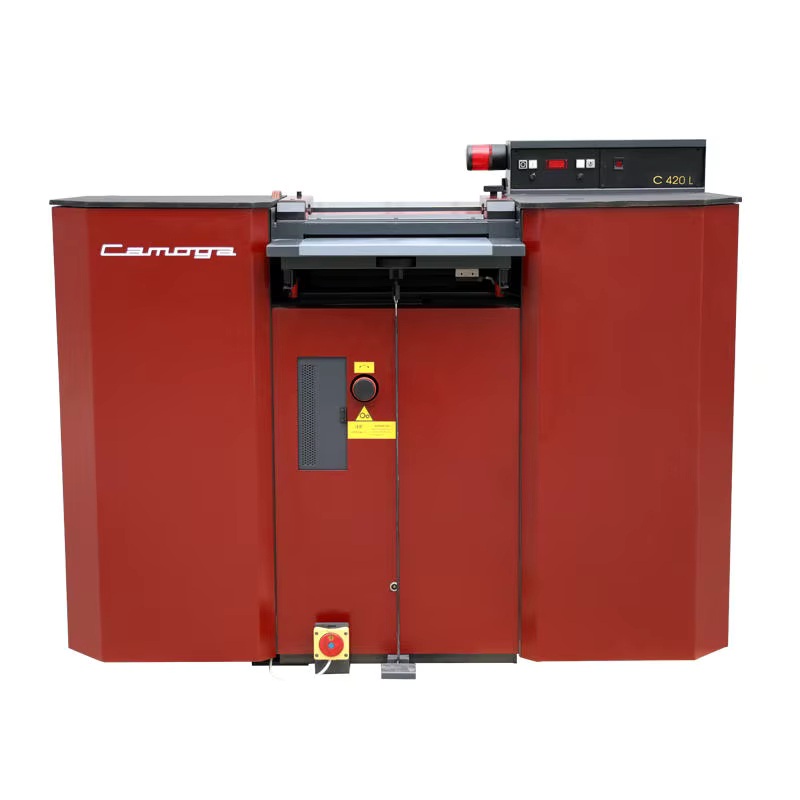 Machine refende Camoga